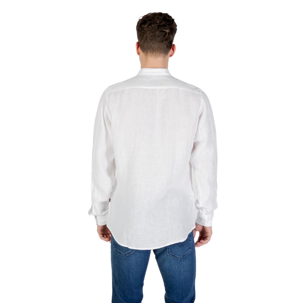 White Linen ShirtDiscover the Boss Race long-sleeve shirt, an essential piece for the modern man. Made from 100% linen, this shirt provides a fresh and lightweight feel, perfect for warm days. The elegant and minimalist design is highlighted by the front