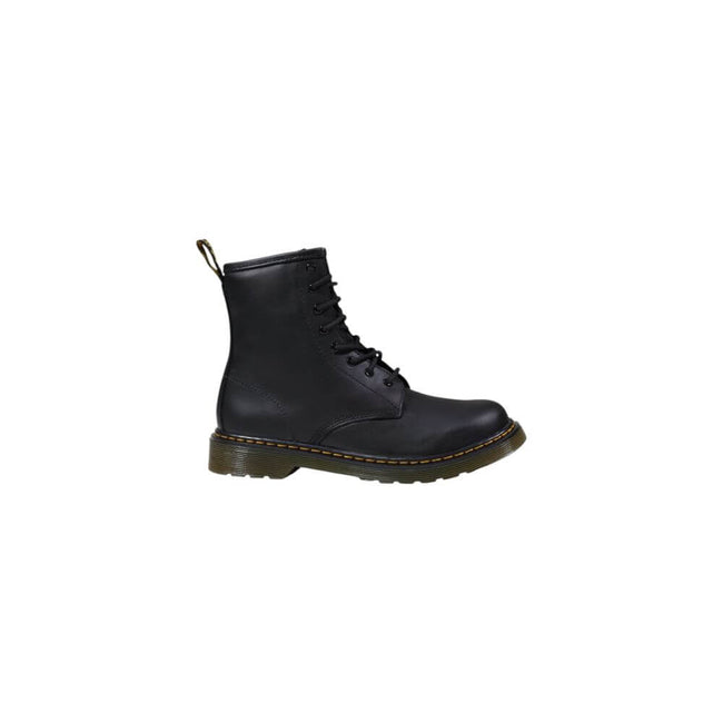 Black Leather BootDiscover the Dr. Martens SOFTY T 1460 Y boots for kids, made from 100% high-quality leather. These ankle boots combine style and comfort, perfect for the daily adventures of little ones. The rubber sole provides excellent durability and