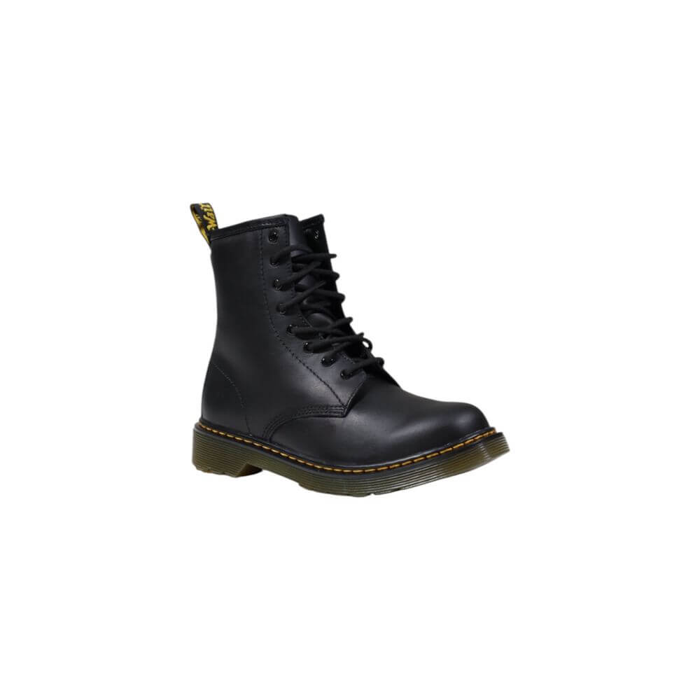Black Leather BootDiscover the Dr. Martens SOFTY T 1460 Y boots for kids, made from 100% high-quality leather. These ankle boots combine style and comfort, perfect for the daily adventures of little ones. The rubber sole provides excellent durability and