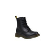Black Leather BootDiscover the Dr. Martens SOFTY T 1460 Y boots for kids, made from 100% high-quality leather. These ankle boots combine style and comfort, perfect for the daily adventures of little ones. The rubber sole provides excellent durability and