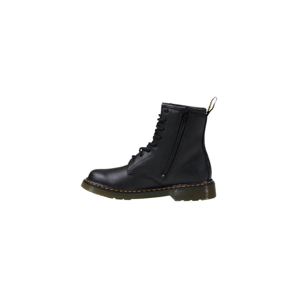 Black Leather BootDiscover the Dr. Martens SOFTY T 1460 Y boots for kids, made from 100% high-quality leather. These ankle boots combine style and comfort, perfect for the daily adventures of little ones. The rubber sole provides excellent durability and