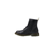 Black Leather BootDiscover the Dr. Martens SOFTY T 1460 Y boots for kids, made from 100% high-quality leather. These ankle boots combine style and comfort, perfect for the daily adventures of little ones. The rubber sole provides excellent durability and
