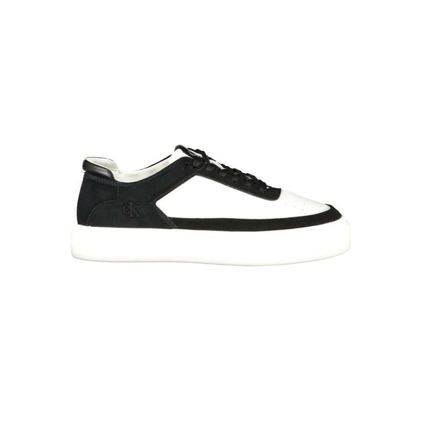 White Leather Men SneakerStep into exceptional style and comfort with these Calvin Klein sneakers. Boasting a sleek white palette with striking black contrasts, they offer a bold statement for the contemporary trendsetter. The removable footbed and vibran