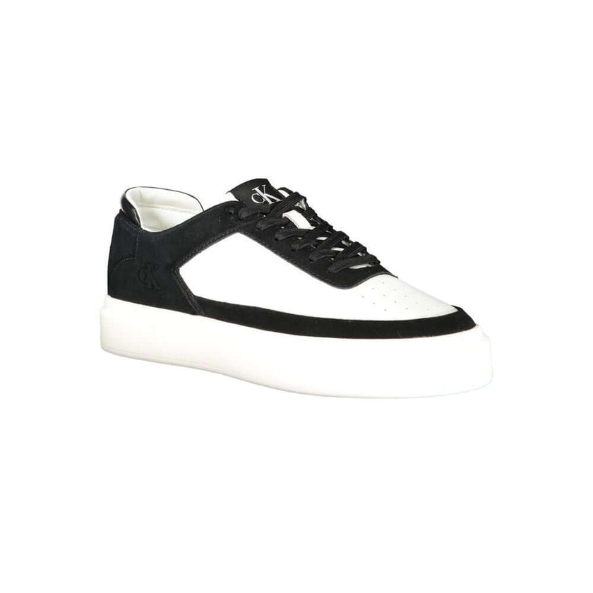 White Leather Men SneakerStep into exceptional style and comfort with these Calvin Klein sneakers. Boasting a sleek white palette with striking black contrasts, they offer a bold statement for the contemporary trendsetter. The removable footbed and vibran