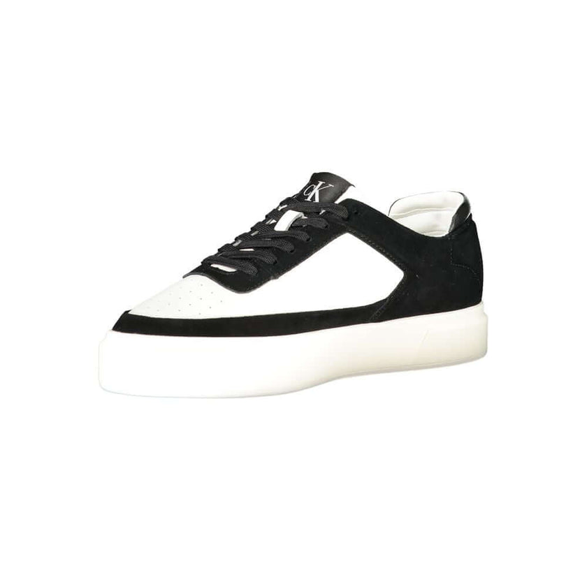 White Leather Men SneakerStep into exceptional style and comfort with these Calvin Klein sneakers. Boasting a sleek white palette with striking black contrasts, they offer a bold statement for the contemporary trendsetter. The removable footbed and vibran
