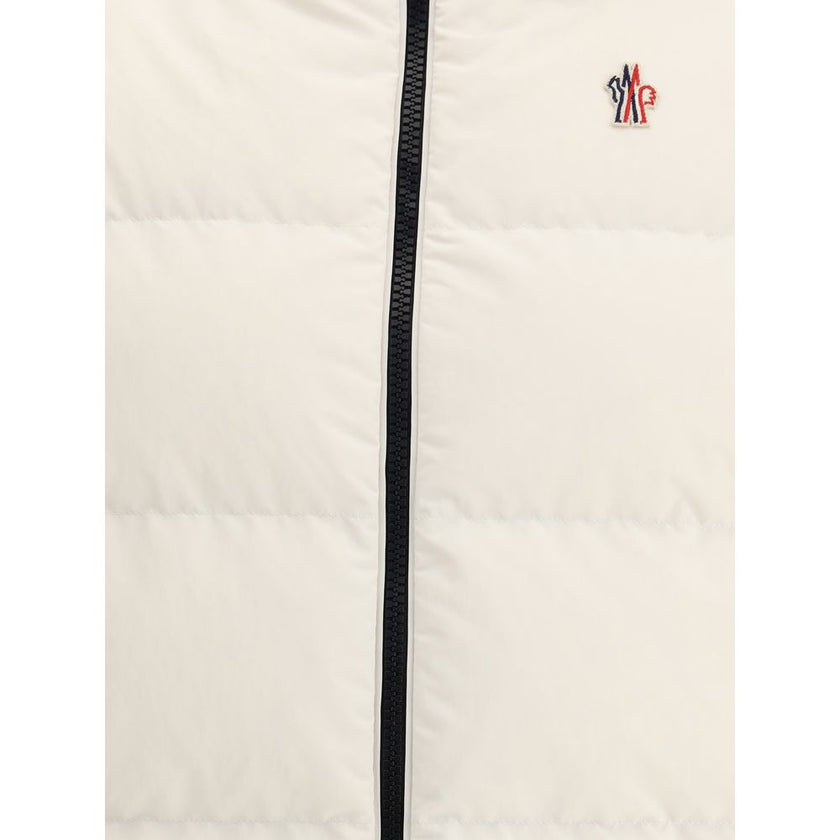 Jacket with sleeves in contrastZip Jacket by Moncler Grenoble combines lightness and performance thanks to down-filled longue saison nylon, which provides warmth without weighing down. The raised collar and black zipper emphasize a sporty, essential desig