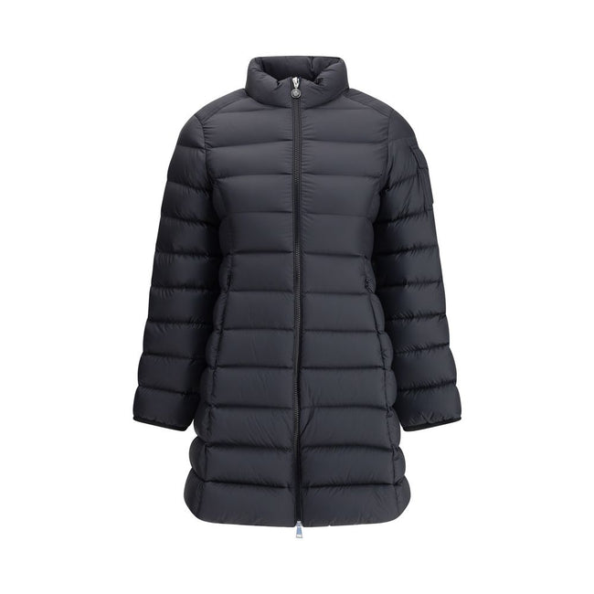 Igesse Down JacketThe Igesse Down Jacket by Moncler is a padded model with a modern and functional design. Made with microfiber lining, it offers comfort and warmth without weighing down the figure. The zippered closure and zippered side pockets provide p