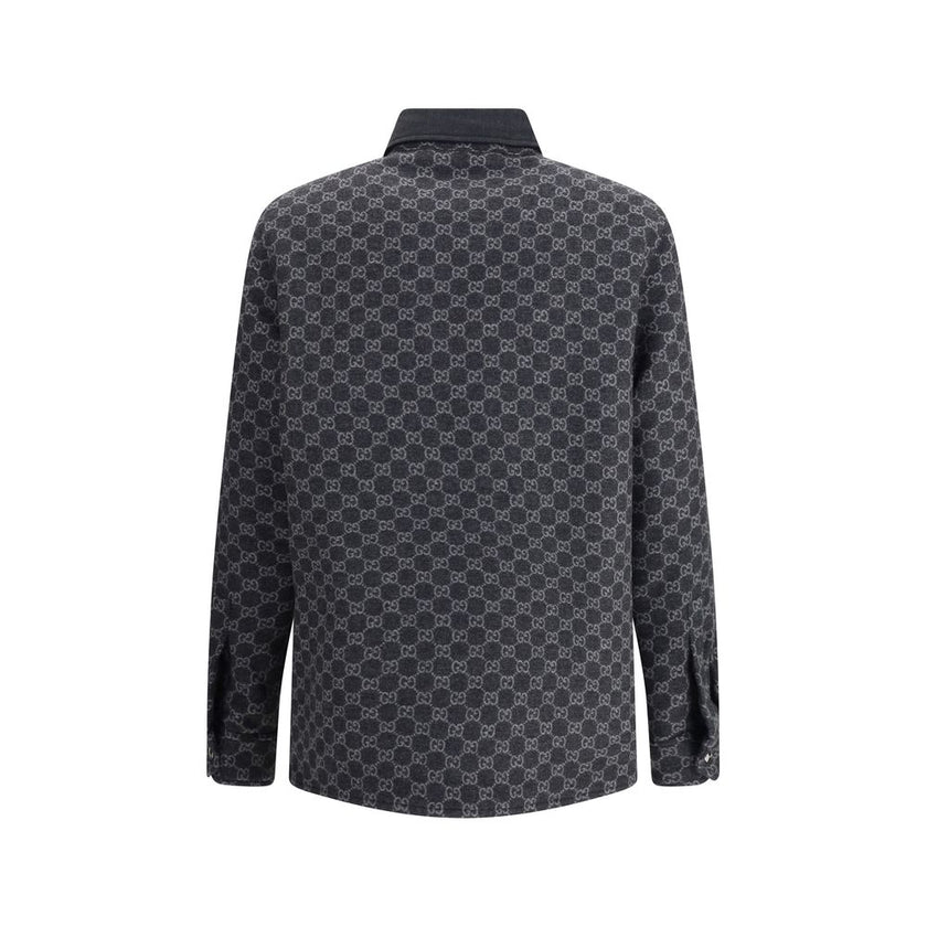 Gray Wool CoatThe Wool Jacket by Gucci embodies refined elegance with unique detailing. An all-over GG monogram defines the surface, while the contrasting classic collar breaks the pattern with sophisticated balance. The front fastening is highlighted by