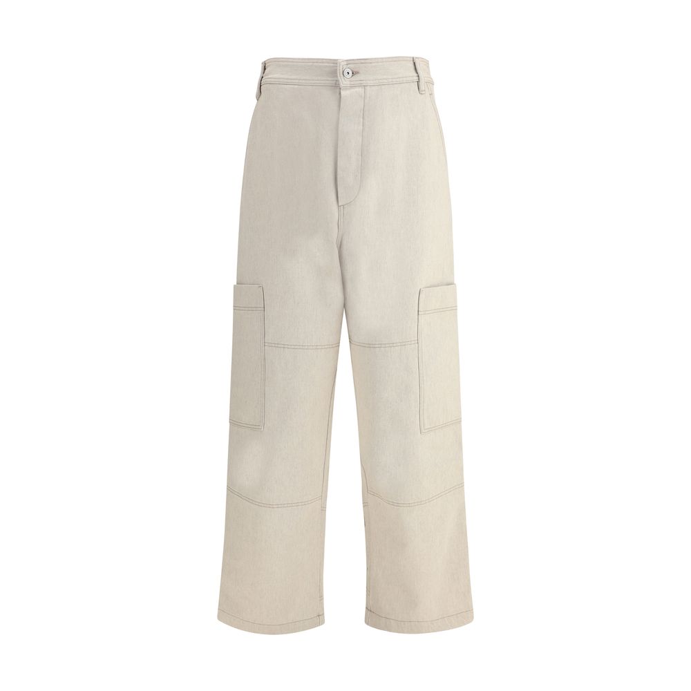 Beige Cotton Jeans DenimThe Carré de-Nîmes cargo Jeans bring a contemporary twist to a utility classic. Crafted from soft cotton and hemp denim, they feature a high waist with engraved metal button closure and belt loops. Wide, straight legs are reinforce