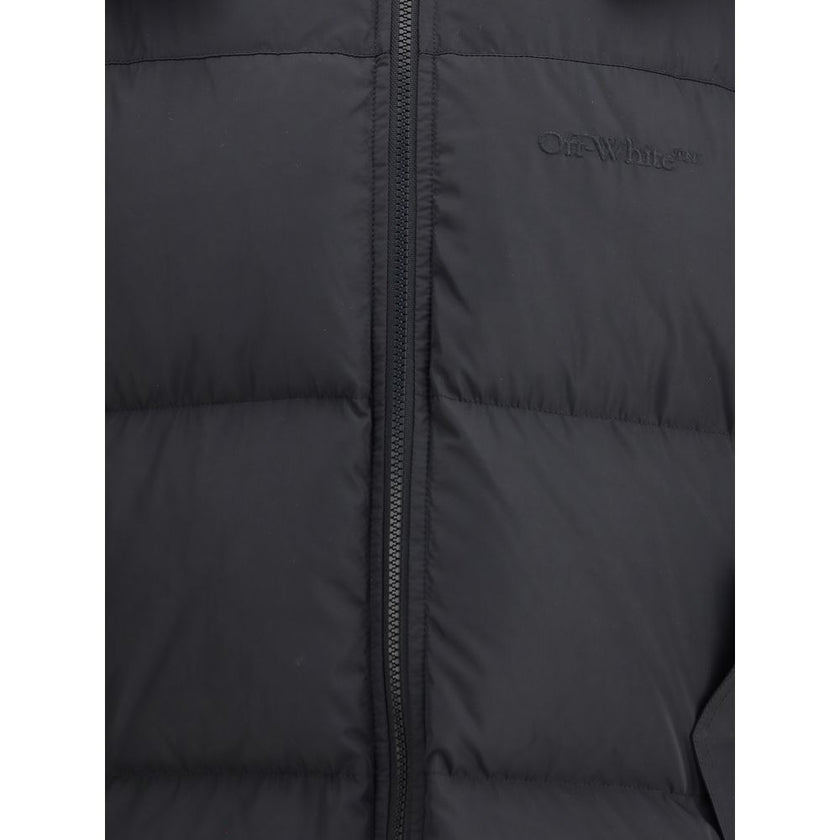 Black Polyester Full-Length JacketThe Off-White Diagonal Arrow Down Jacket blends urban aesthetics with modern functionality. Designed with a quilted, voluminous silhouette, it features long sleeves, a protective turtleneck, and a practical front zip clos