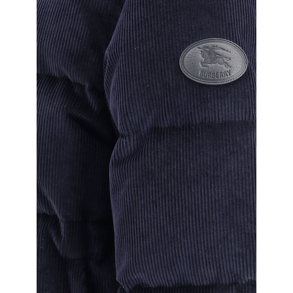Blue Cotton CoatThe Burberry cropped Corduroy Down Jacket redefines outerwear with a refined, contemporary edge. Featuring an oversized fit and dropped shoulders for modern volume, it comes with a stand-up collar and a concealed detachable hood for added