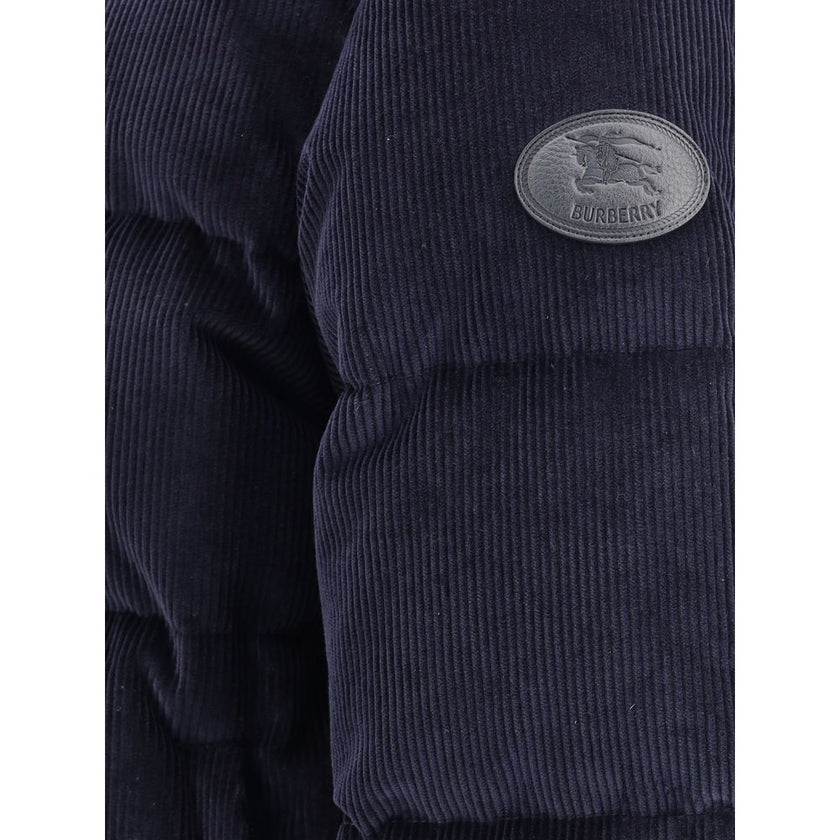 Blue Cotton CoatThe Burberry cropped Corduroy Down Jacket redefines outerwear with a refined, contemporary edge. Featuring an oversized fit and dropped shoulders for modern volume, it comes with a stand-up collar and a concealed detachable hood for added