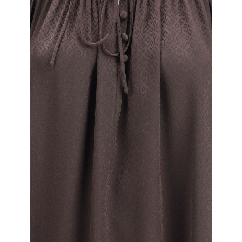 Brown Silk BlouseThe Geometric Silk Blouse by Burberry is crafted in Italy from silk crêpe de chine, jacquard-woven with a geometric pattern inspired by wallpapers found in British stately homes. Designed for a relaxed fit, it features smocking and delica