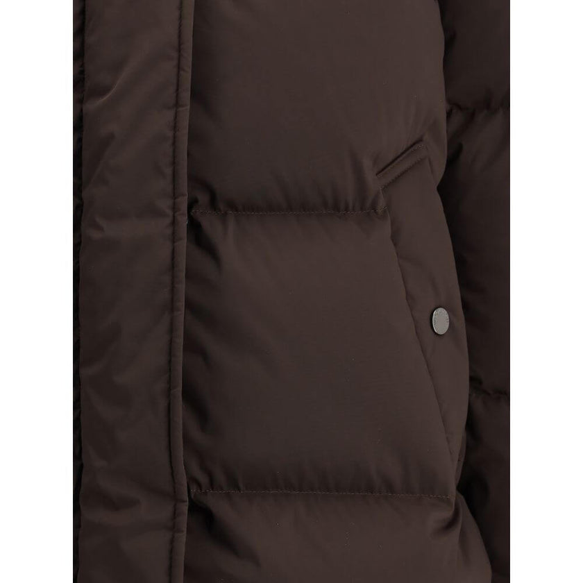 Brown Goose Down ParkaThe Kelly Down Jacket by Woolrich combines practicality and contemporary style. Featuring elastic cuffs and a hood, it features a front zipper and button closure, zippered side slits and two welt pockets. The padded and quilted desig