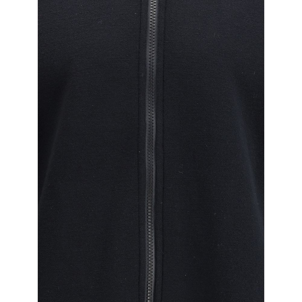 Virgin wool CardiganStone Island’s virgin wool Cardigan has a technical and refined character, perfect for tackling the season with style and functionality. Featuring a high collar and a double-slider zipper closure, it offers thermal comfort and practica