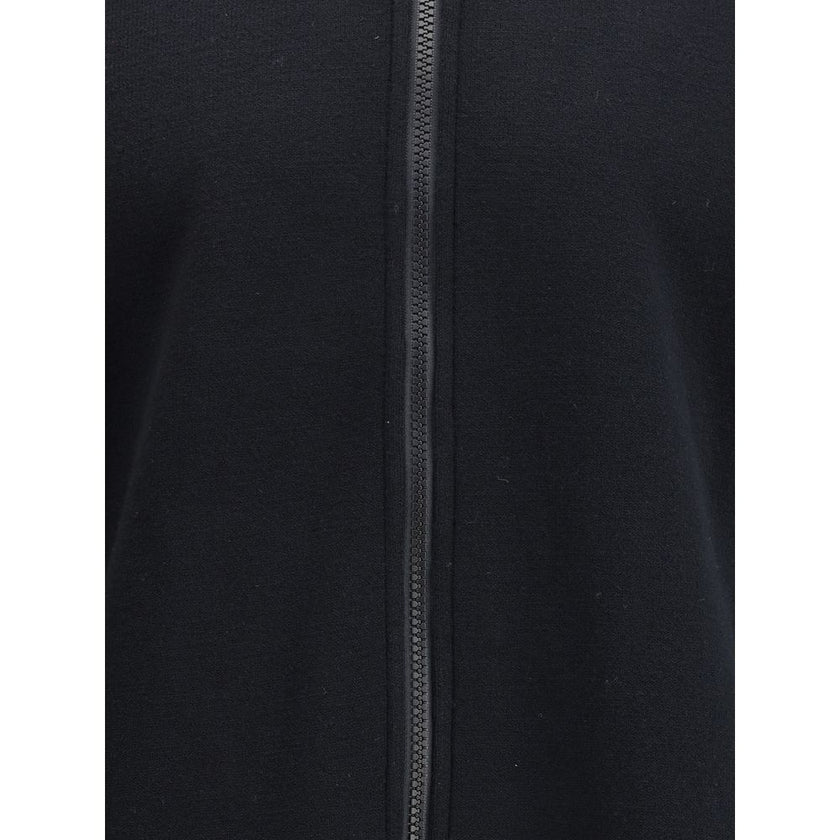 Virgin wool CardiganStone Island’s virgin wool Cardigan has a technical and refined character, perfect for tackling the season with style and functionality. Featuring a high collar and a double-slider zipper closure, it offers thermal comfort and practica