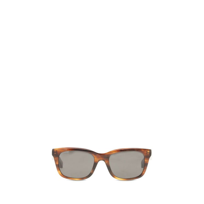 Brown Acetate SunglassesSunglasses by Balenciaga are made of acetate and feature a square, modern and distinctive shape. On the side is the brand’s signature, a detail that emphasizes its exclusivity. The lenses are made of Bio-Nylon, an innovative materi