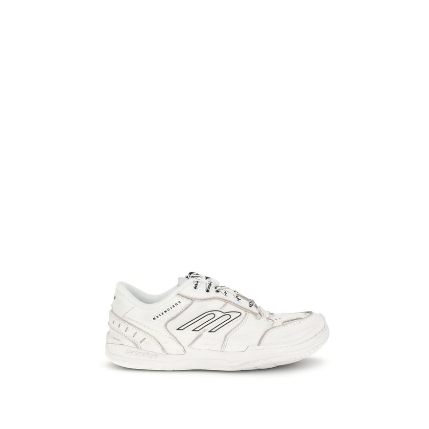 Hamptons Worn-out SneakersHamptons Worn-out Sneakers by Balenciaga reinterpret streetwear style with a medium-worn effect that lends character and originality. Twisted laces, exposed topstitching and raw-cut edges enhance the intentionally lived-in aesthe