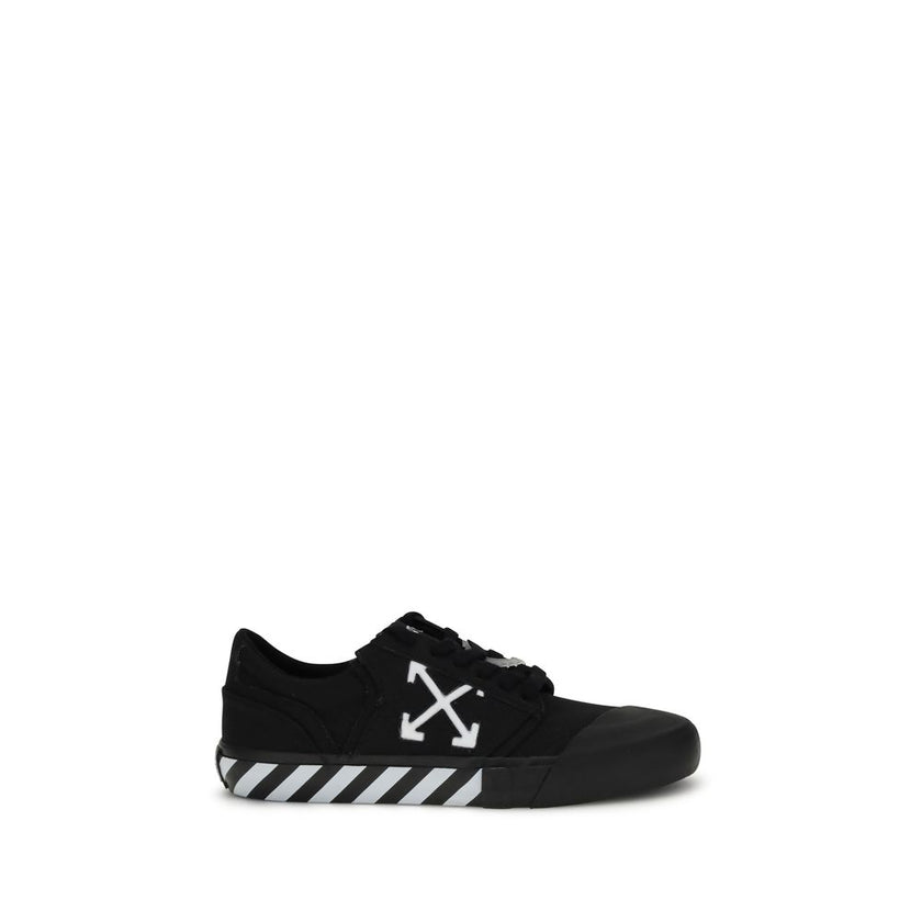 Black Calf Leather Bos Taurus Low Top SneakersLow Vulc Undercut Sneakers by Off-White feature contrasting color details and the iconic Arrow motif on the side. Featuring a flat sole and lace-up closure, they combine urban style and comfort in a contempora