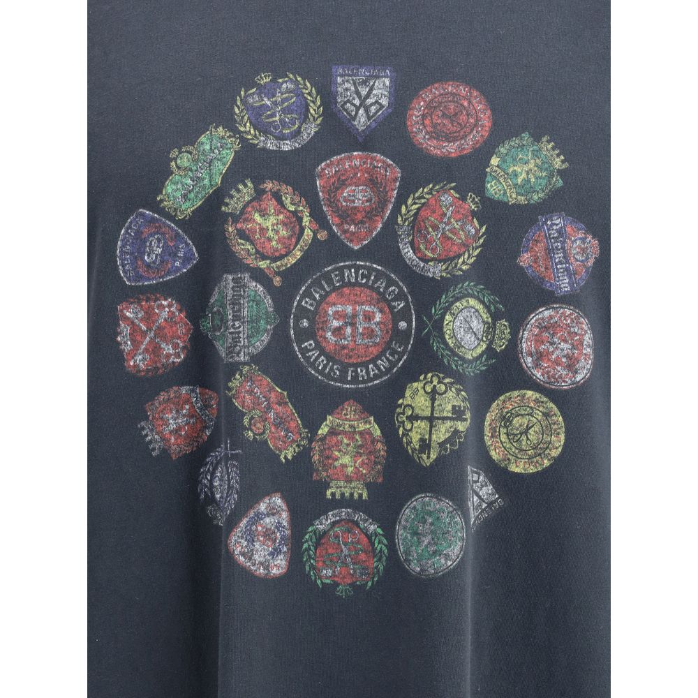 Black Cotton T-ShirtThe Cotton logo print T-shirt by Balenciaga stands out for its refined simplicity. Crafted from pure cotton, it features short sleeves, a crew neckline and a straight cut that enhances its regular fit. The graphic logo print on the fro