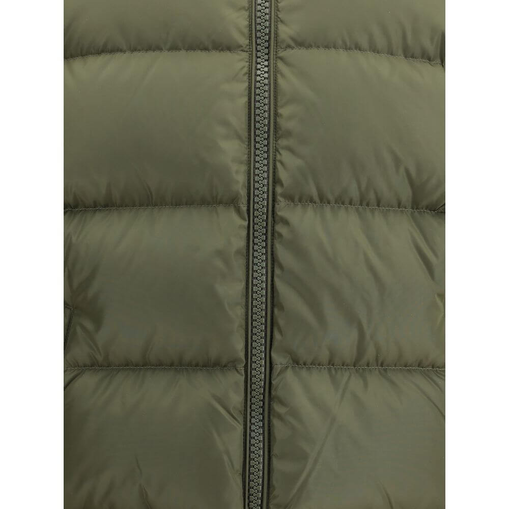 Maya Down JacketMaya Down Jacket by Moncler with adjustable drawstring hood and removable thanks to practical buttons. The high collar ensures protection, while the front closure with double slider zip guarantees functionality and comfort. It has two side