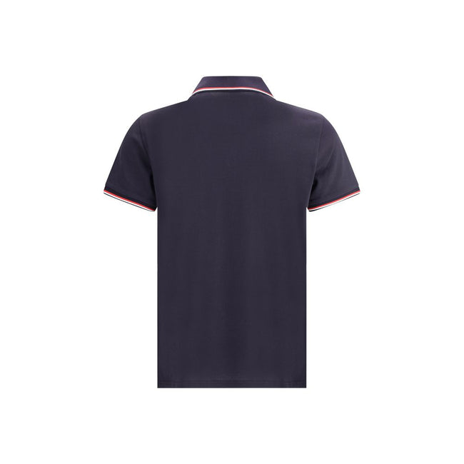 Polo shirtThe cotton piqué polo shirt by Moncler is a timeless classic that deserves a place in every wardrobe. Crafted from organic cotton, it combines comfort and sustainability with a clean, versatile style. The tricolor knit collar and cuffs add a dis