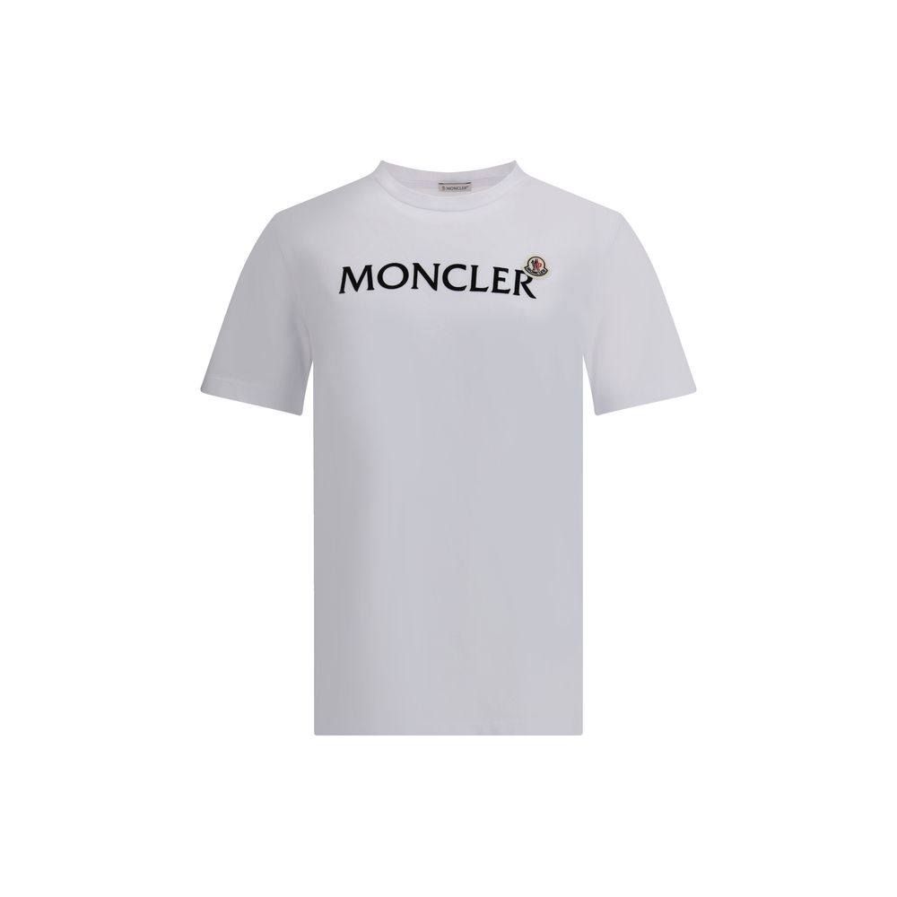 Logo T-ShirtMoncler’s T-Shirt combines simplicity and recognition in an essential design. The classic crew neck ensures comfort, while the iconic contrasting signature on the front and logo patch add a distinctive touch, perfect for a casual yet polished