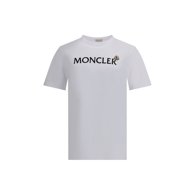 Logo T-ShirtMoncler’s T-Shirt combines simplicity and recognition in an essential design. The classic crew neck ensures comfort, while the iconic contrasting signature on the front and logo patch add a distinctive touch, perfect for a casual yet polished