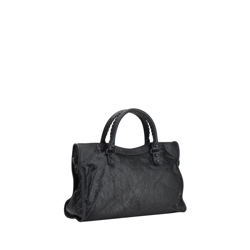 Black Calf Leather Bos Taurus Shoulder BagBalenciaga’s Le City Medium Shoulder Bag is a high-class item made of fine lambskin leather that combines elegance and functionality. The two hand-woven leather handles lend an artisanal and refined touch, while t