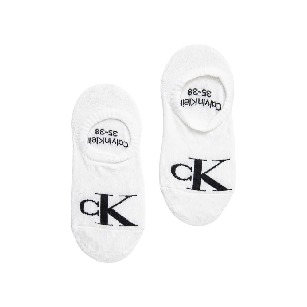 White Cotton SocksDiscover the comfort and style of Calvin Klein Jeans women’s FOOTIE HIGH CUT 2P socks. Made from high-quality materials, these socks consist of 67% cotton, 29% polyester, 2% elastane/lycra, and 2% polyamide, ensuring a perfect fit and a