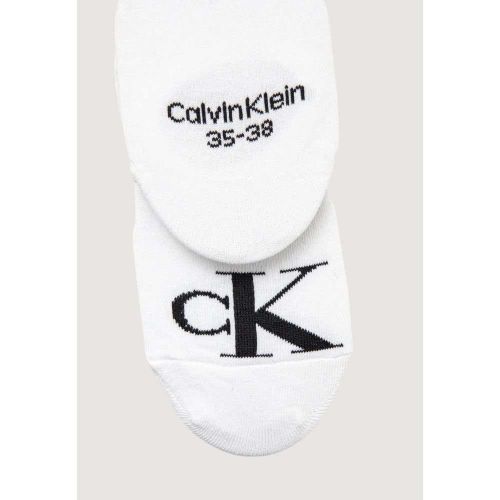 White Cotton SocksDiscover the comfort and style of Calvin Klein Jeans women’s FOOTIE HIGH CUT 2P socks. Made from high-quality materials, these socks consist of 67% cotton, 29% polyester, 2% elastane/lycra, and 2% polyamide, ensuring a perfect fit and a