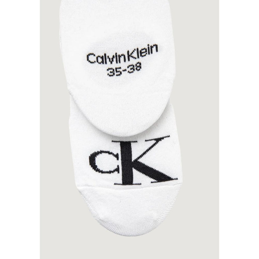 White Cotton SocksDiscover the comfort and style of Calvin Klein Jeans women’s FOOTIE HIGH CUT 2P socks. Made from high-quality materials, these socks consist of 67% cotton, 29% polyester, 2% elastane/lycra, and 2% polyamide, ensuring a perfect fit and a