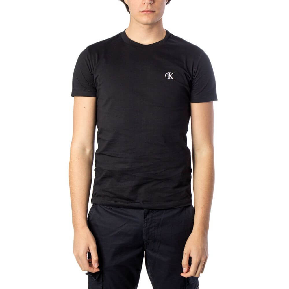 Black Cotton T-ShirtDiscover the elegance and comfort of the Calvin Klein Jeans ESSENTIAL SLIM TEE J30J314544 short-sleeve t-shirt for men. Made from 100% cotton, this shirt offers a soft and breathable feel, making it perfect for everyday wear. The slim