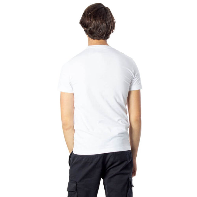 White Cotton ClothingDiscover the elegance and comfort of the Calvin Klein Jeans ESSENTIAL SLIM TEE J30J314544 short-sleeve t-shirt for men. Made from 100% cotton, this shirt offers a soft and breathable feel, making it perfect for everyday wear. The slim