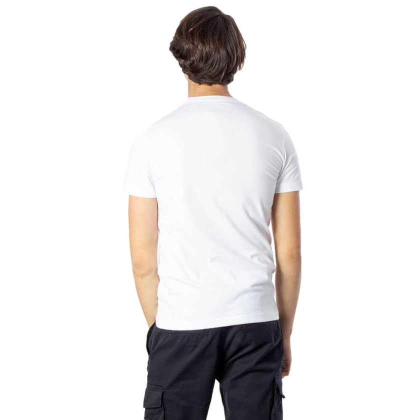 White Cotton ClothingDiscover the elegance and comfort of the Calvin Klein Jeans ESSENTIAL SLIM TEE J30J314544 short-sleeve t-shirt for men. Made from 100% cotton, this shirt offers a soft and breathable feel, making it perfect for everyday wear. The slim