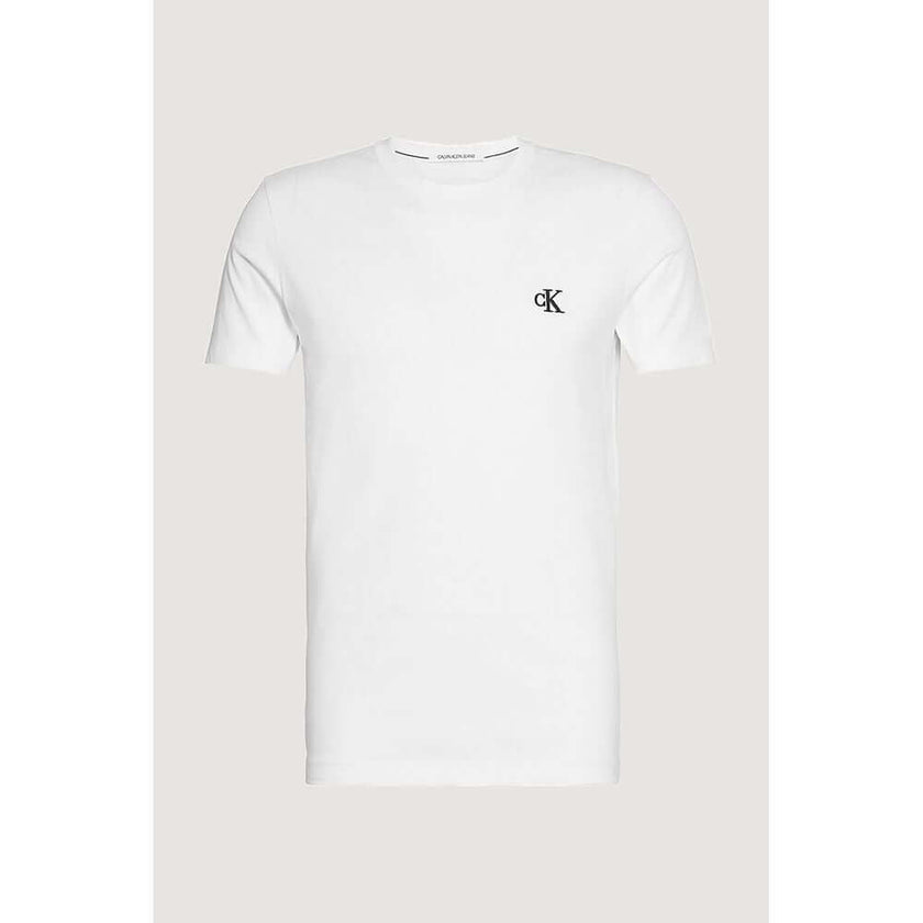 White Cotton ClothingDiscover the elegance and comfort of the Calvin Klein Jeans ESSENTIAL SLIM TEE J30J314544 short-sleeve t-shirt for men. Made from 100% cotton, this shirt offers a soft and breathable feel, making it perfect for everyday wear. The slim