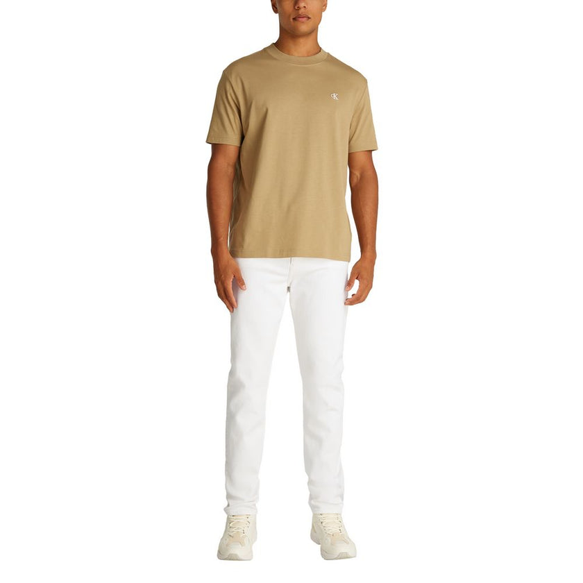 White Cotton Skinny JeansDiscover the Calvin Klein Jeans Taper J30J327541 slim fit jeans for men, an essential piece for every modern wardrobe. Made from high-quality materials, these jeans consist of 70% cotton, 20% recycled cotton, 8% polyester, and 2%