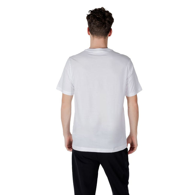White Cotton T-ShirtThe Calvin Klein Sport GRAPHIC S/S LVGMS5K182 short-sleeve t-shirt for men is an essential piece for every modern man’s wardrobe. Made from a blend of 57% cotton, 38% polyester, and 5% elastane/lycra, this t-shirt provides exceptional