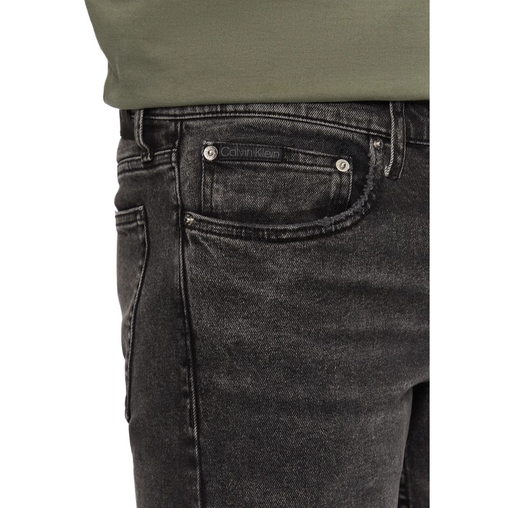 Gray Cotton Skinny JeansDiscover the Calvin Klein Jeans SLIM J30J326520 men’s slim fit jeans, crafted from high-quality materials: 94% cotton, 4% elastomultiester, and 2% elastane/lycra. These jeans offer a modern, tapered fit that is perfect for a stylis