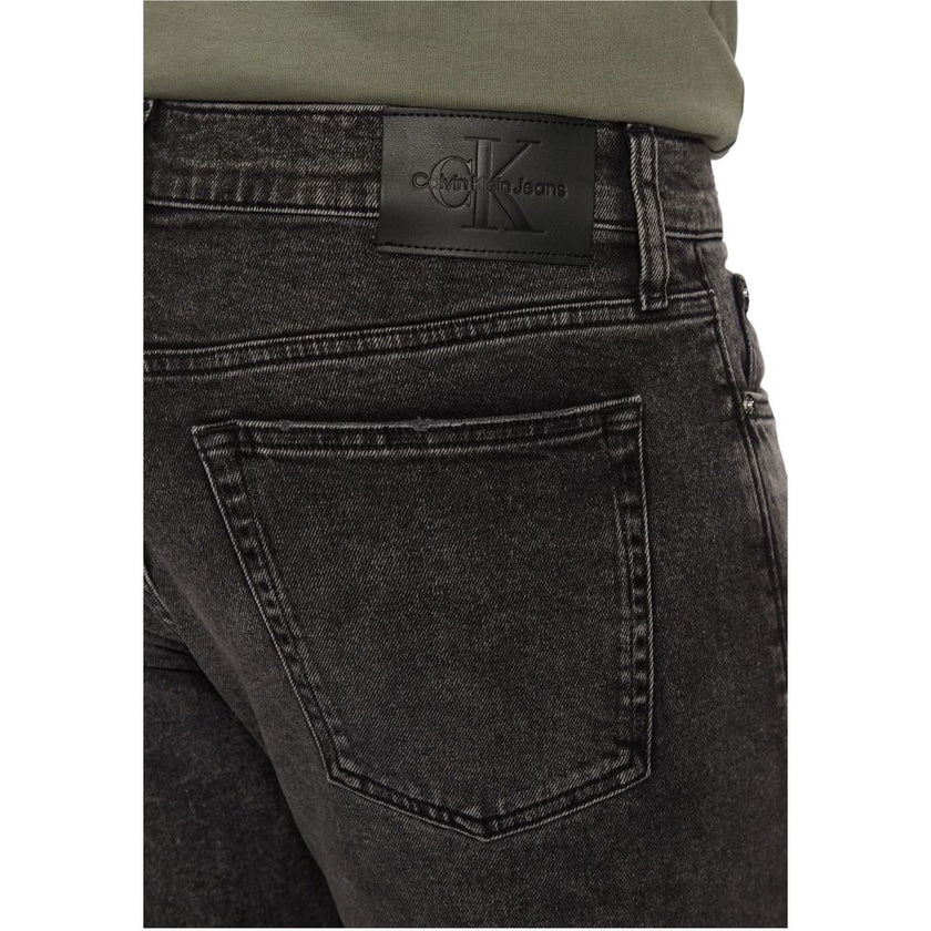 Gray Cotton Skinny JeansDiscover the Calvin Klein Jeans SLIM J30J326520 men’s slim fit jeans, crafted from high-quality materials: 94% cotton, 4% elastomultiester, and 2% elastane/lycra. These jeans offer a modern, tapered fit that is perfect for a stylis
