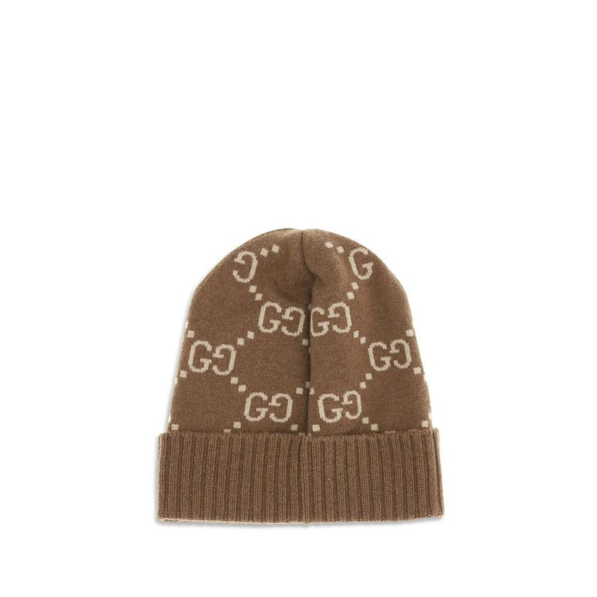 Brown Cashmere BeanieCashmere GG Hat by Gucci features a ribbed lapel and all-over GG logo print, combining elegance and comfort in an iconic and refined accessory. Season: AW25 Composition: 100% Kashmir/capra Hircus MADE IN ITALYBrown Cashmere Beanie${ta