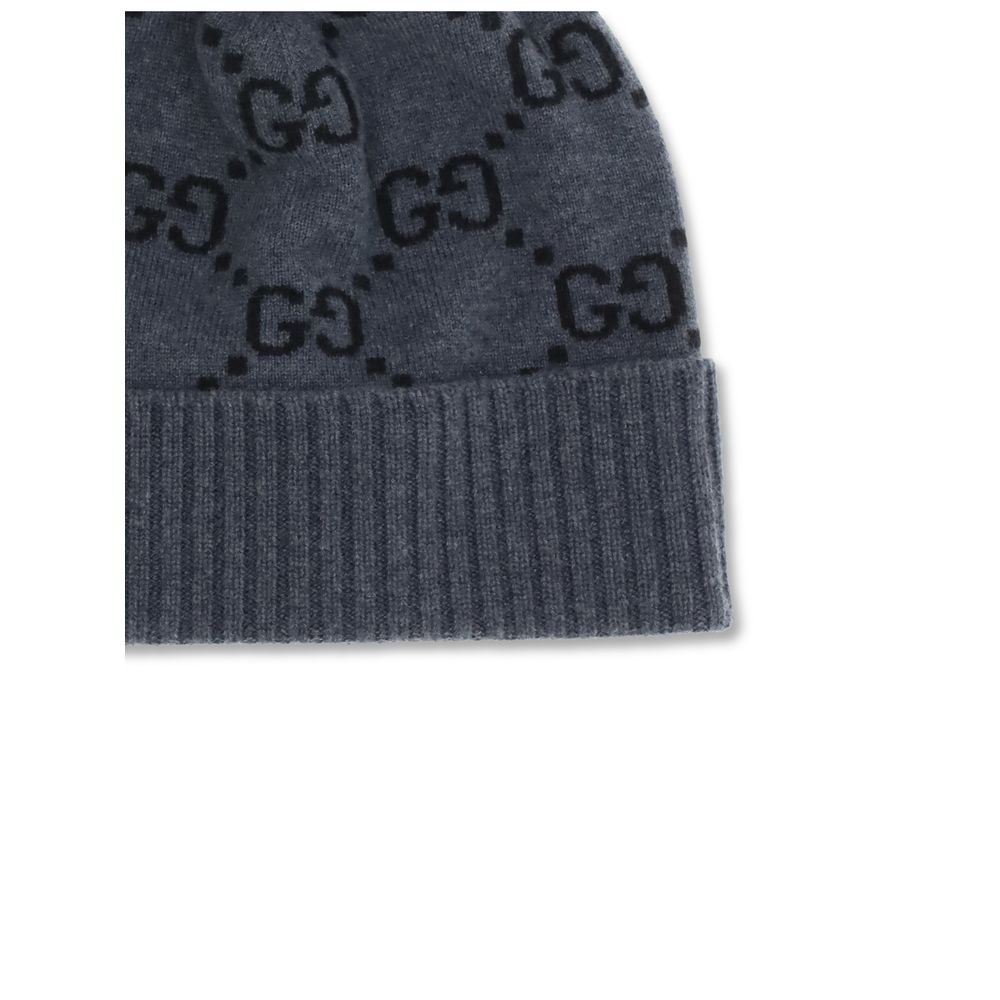 Gray Cashmere BeanieCashmere GG Hat by Gucci features a ribbed lapel and all-over GG logo print, combining elegance and comfort in an iconic and refined accessory. Season: AW25 Composition: 100% Kashmir/capra Hircus MADE IN ITALYGray Cashmere Beanie${tags