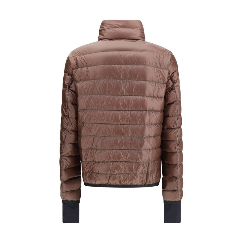 Brown Polyamide CoatThe Hers Jacket by Moncler Grenoble is a lightweight and functional piece designed to provide protection and practicality for any outdoor activity. Made from technical nylon, it features a high collar and a double-slider front zip with