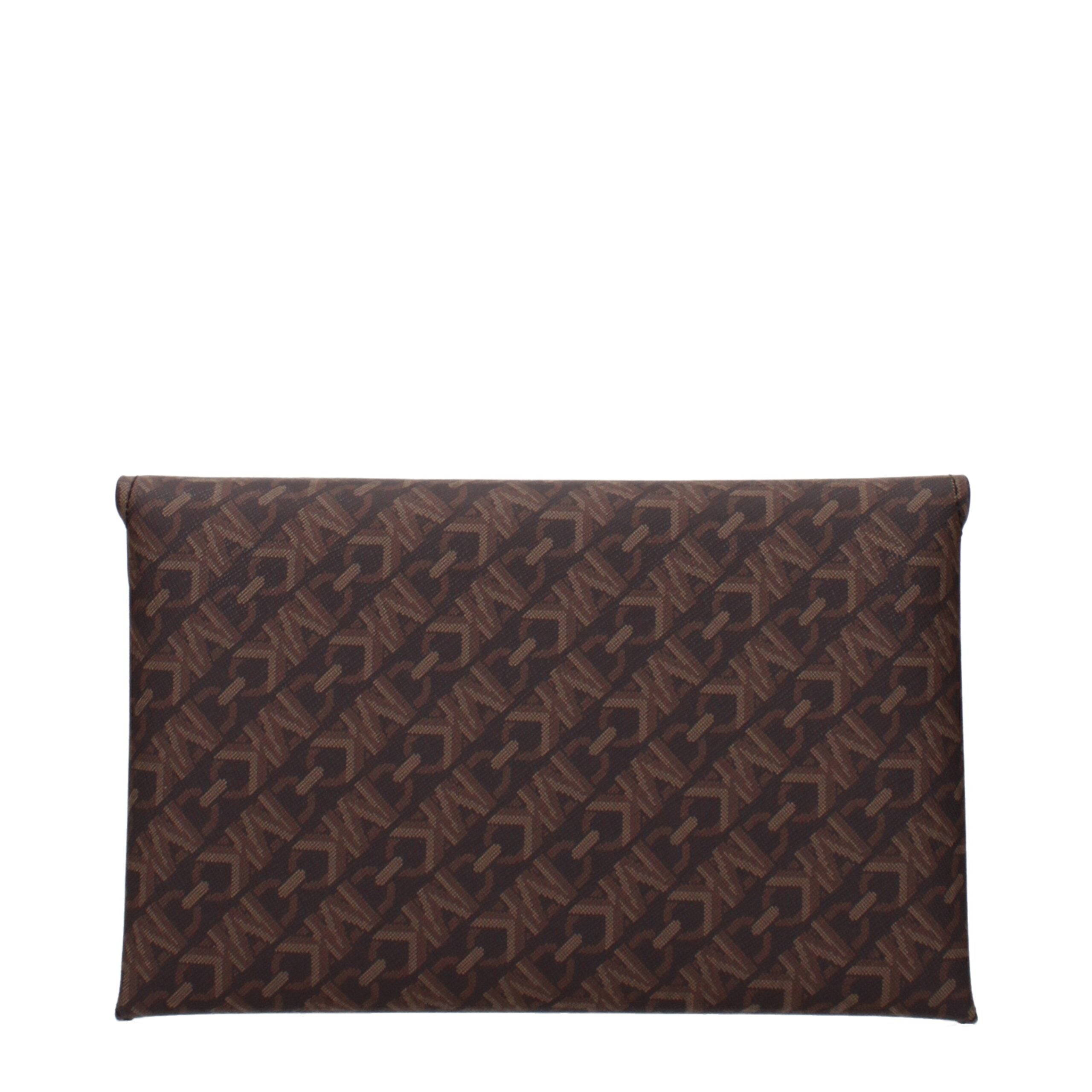 Brown Fabric Clutch BagDescription: The product with MPN 32F4T9JD7BBROWN and code F85040 fabric in brown is a clutches designed by Michael Kors. It has features like logo, 2 inner clutch removable.Brown Fabric Clutch Bag${tagsMichael KorsAulae Brown Fabri