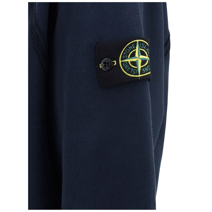 Blue Cotton SweatshirtThe Crew neck Sweatshirt by Stone Island is crafted from brushed organic cotton, offering a soft feel and a sustainable approach. Its design features raglan sleeves, overlock seams, and stretch ribbed finishes at cuffs and straight h