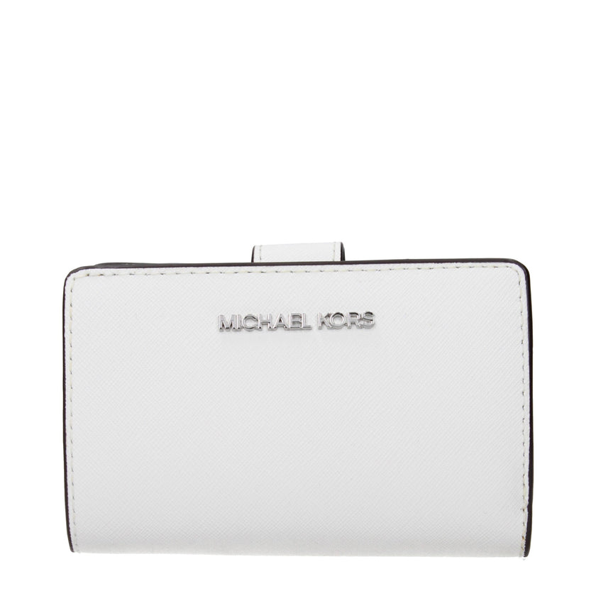 White Leather WalletDescription: The product with MPN 35R4STVF6LOPTICWHITE and code F85047 leather in white is a wallets designed by Michael Kors. It has features like front logo.White Leather Wallet${tagsMichael KorsAulae White Leather Wallet Michael Kor