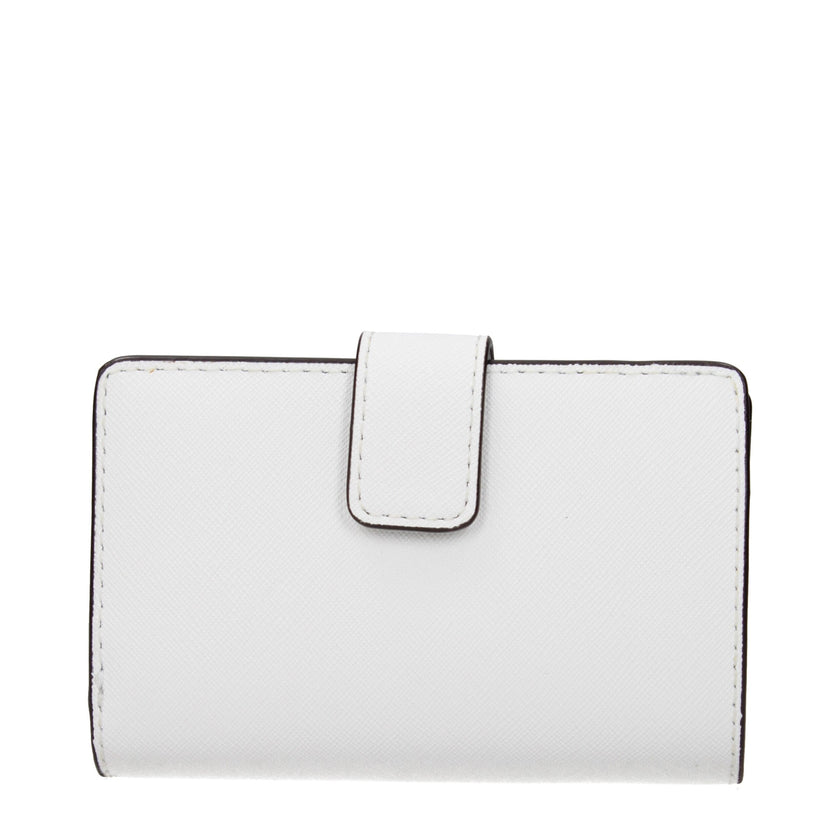 White Leather WalletDescription: The product with MPN 35R4STVF6LOPTICWHITE and code F85047 leather in white is a wallets designed by Michael Kors. It has features like front logo.White Leather Wallet${tagsMichael KorsAulae White Leather Wallet Michael Kor