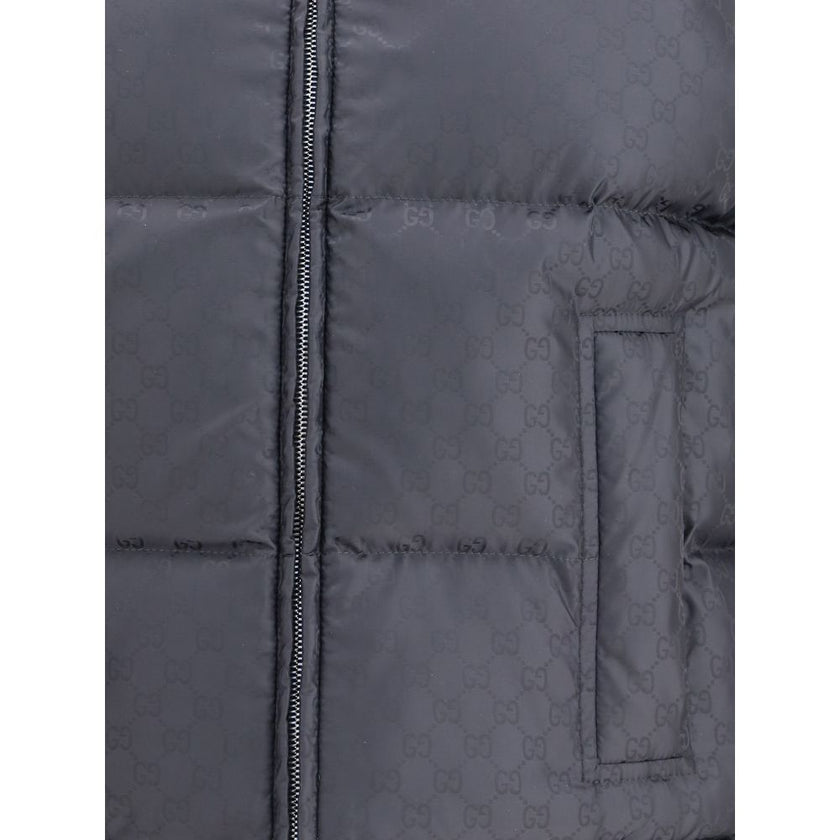 Black Wool Sleveless JacketThe Reversible Bouclé Wool Gilet by Gucci fuses practicality with contemporary elegance. One side showcases the rich texture of black bouclé wool, while the other reveals nylon detailed with the iconic GG motif, offering two dis