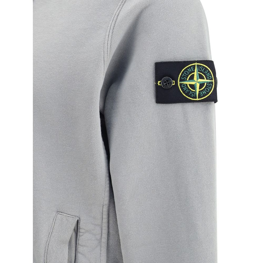 Gray Cotton SweatshirtThe Hoodie by Stone Island combines functionality and iconic style. Featuring an adjustable drawstring hood, it has a regular fit and two practical side welt pockets. The ribbed cuffs and straight hem ensure comfort and a snug fit, w