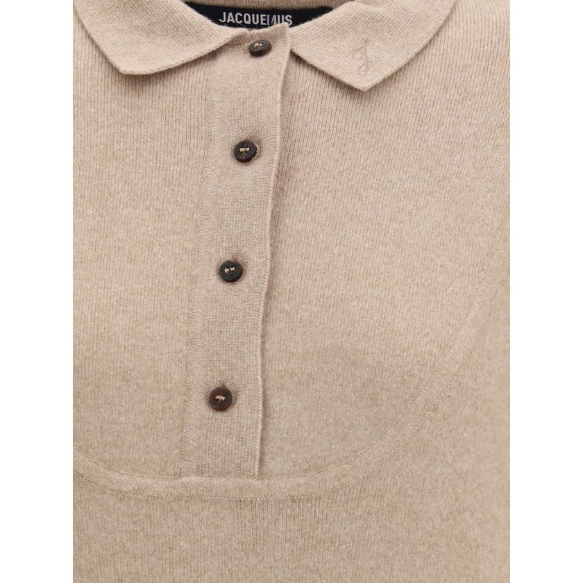Beige Wool SweatshirtThis relaxed-fit Polo Sweater is crafted from heavy virgin Wool and Cashmere, perfect for colder days. Featuring a wide turtleneck, ribbed collar, cuffs and hem, and a yoke panel, it is finished with a red embroidered ‘J’ on the colla